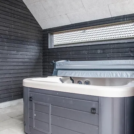 Holiday home 4 Bedroom In Romo *